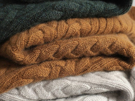 Britta | Eleganter Damenpullover mit Raffinierten Knöpfen