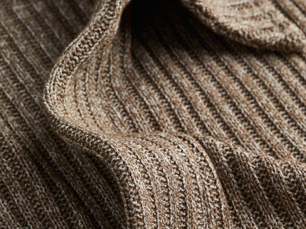 Gerippter Strickpullover mit Kragen