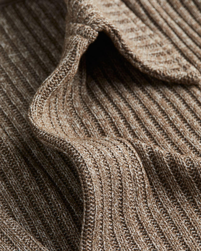 Gerippter Strickpullover mit Kragen