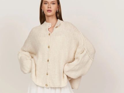 Bella | Übergroße Strick-Cardigan mit Goldknöpfen